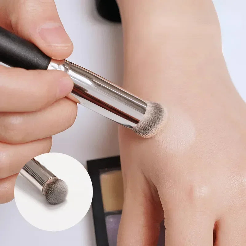 Foundation Concealer Brush for Flawless Blending and Precise Contouring